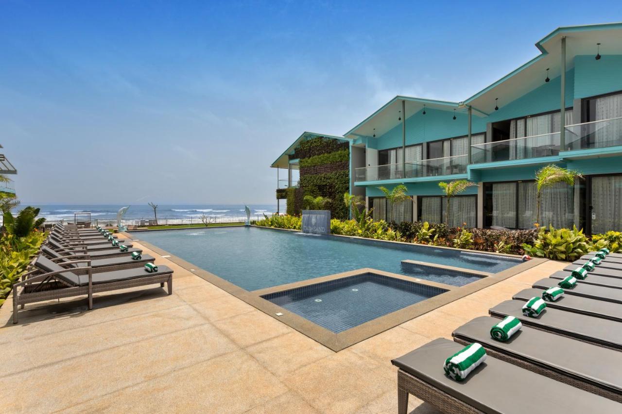 Tan-N-Sand Morjim Exterior foto
